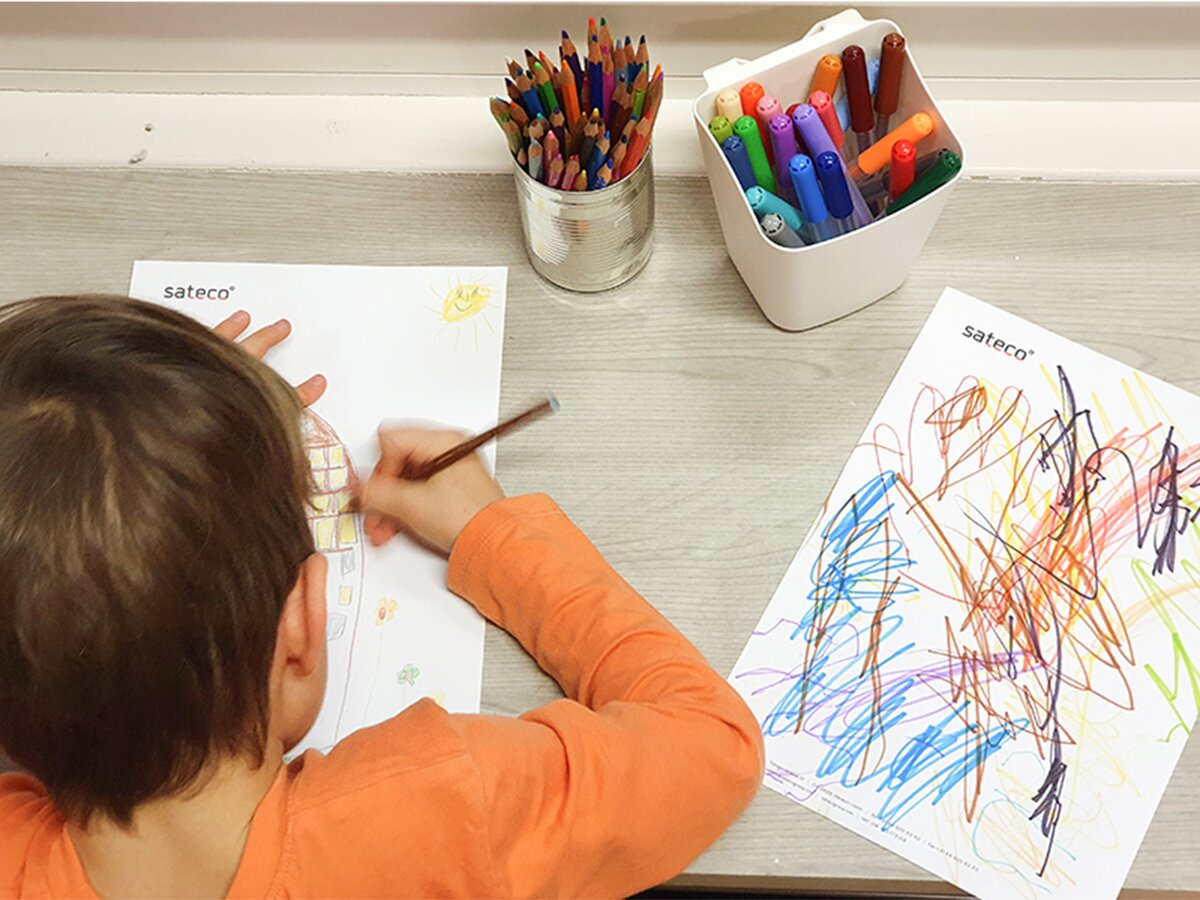 child drawing on Sateco paper