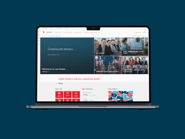 Laptop mit Startseite Sateco Intranet auf dem Display